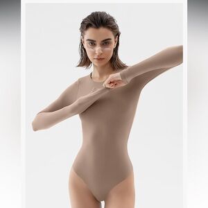 NWOT PUMIEY Women's Crew Neck Long Sleeve Bodysuit (05-LATTE) Top size small